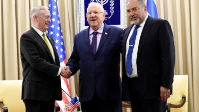 US Secretary of Defense James Mattis (left), Israeli President Reuven Rivlin (center) and Israeli Defense Minister Avigdor Lieberman in Israel