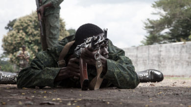 New recruits for the Central African Armed Forces (FACA) perform a drill during a medal presentation demonstration in Berengo on August 4, 2018