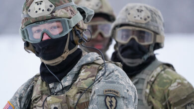 Spc. Eric Stidham assigned to Headquarters and Headquarters Company, 6th Brigade Engineer Battalion (Airborne), 4th Infantry Brigade Combat Team (Airborne), 25th Infantry Division, US Army Alaska, trains with fellow Soldiers and aviators from the Alaska Army National Guard at Neibhur Drop Zone, Nov. 26, 2019