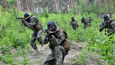 Fighters of the territorial defense unit, a support force to the regular Ukrainian army, take part in an exercise for the regular combat tactics