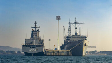 Royal Australian Navy Supply-class replenishment vessel HMAS Starwart with USS Frank Cable.