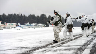 Members from 3rd Battalion, Royal 22e Régiment and the Polish 18th Airborne Battalion participate in Exercise PEGASE NORDIQUE at Lac-à-la-Tortue à Shawinigan, Québec on February 20, 2018.