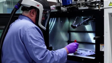 A Pratt & Whitney technician operates a 3D printing machine.