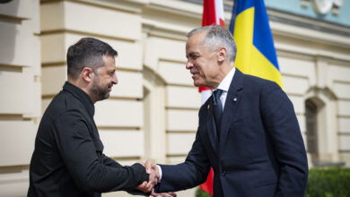 Ukrainian President Volodymyr Zelensky and Canadian Prime Minister Mark Carney