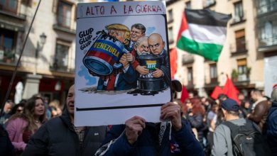 Internationalist organizations rally in front of the Ministry of Foreign Affairs in Madrid, Spain, to demand an end to the US blockade of Cuba.