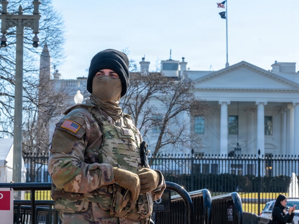 A US Army soldier assigned to Joint Task Force–District of Columbia conducts a patrol near the White House in Washington, DC, on Jan. 19, 2026. Photo: Tech. Sgt. Andrew Enriquez/DVIDS