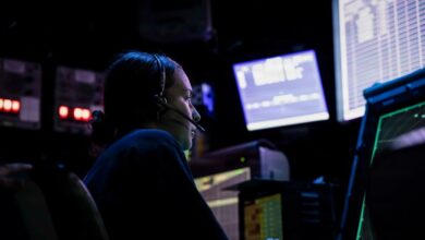 EdgeRunner | A military operator monitors mission systems and sensor data. Photo: Petty Officer 3rd Class Andrew Eggert/DVIDS