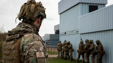 An Australian Army soldier deployed on Operation Kudu delivers leadership training to Armed Forces of Ukraine members in the UK, March 2024.