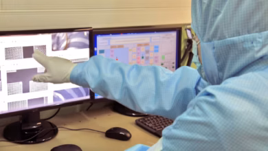 OpenAI | A researcher analyzes laboratory data, reflecting the growing use of artificial intelligence in biodefense, biological threat assessment, and medical countermeasure development. Photo: Dmitriy Suponnikov/Unsplash