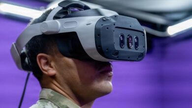 A US Air Force air traffic controller tests a virtual reality training system at Hurlburt Field. Photo: Airman Olivia Perkins/DVIDS