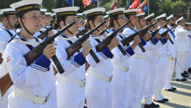 Sailors handling Beretta Automatic Musket (MAB Beretta Model 38) 9mm submachine guns. Photo: Italian Navy